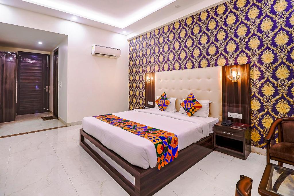 Postel nebo postele na pokoji v ubytování FabHotel Swess Grand