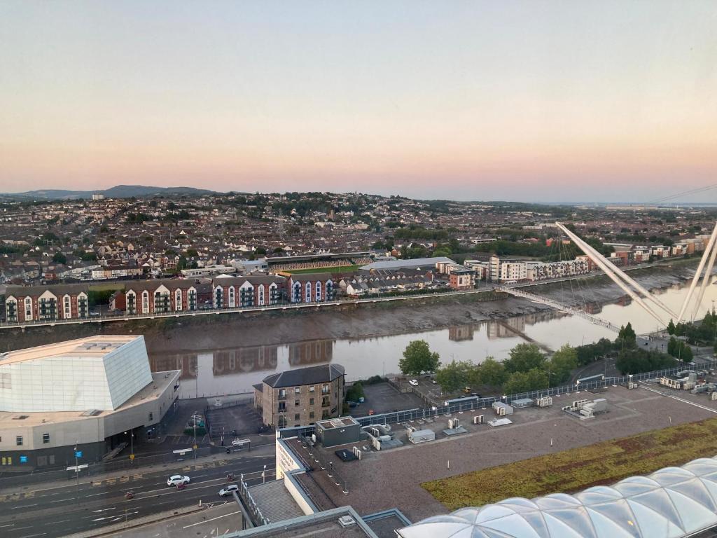 Mercure Newport - Privilege King Room - River Side