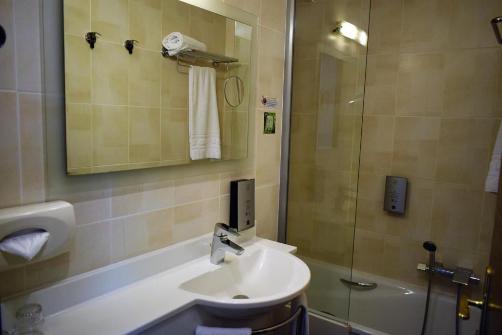 a bathroom with a sink and a shower at Logis Hôtel La Fauceille in Perpignan