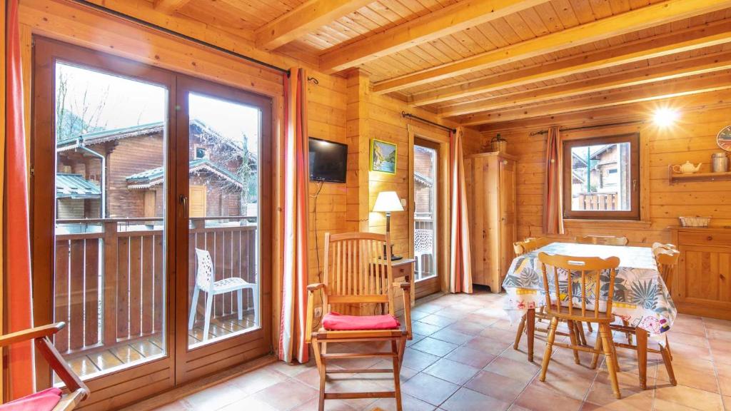 Photo de la galerie de l'établissement Bois de Champelle - 14 - Chalet cosy - 6 pers, à Morillon