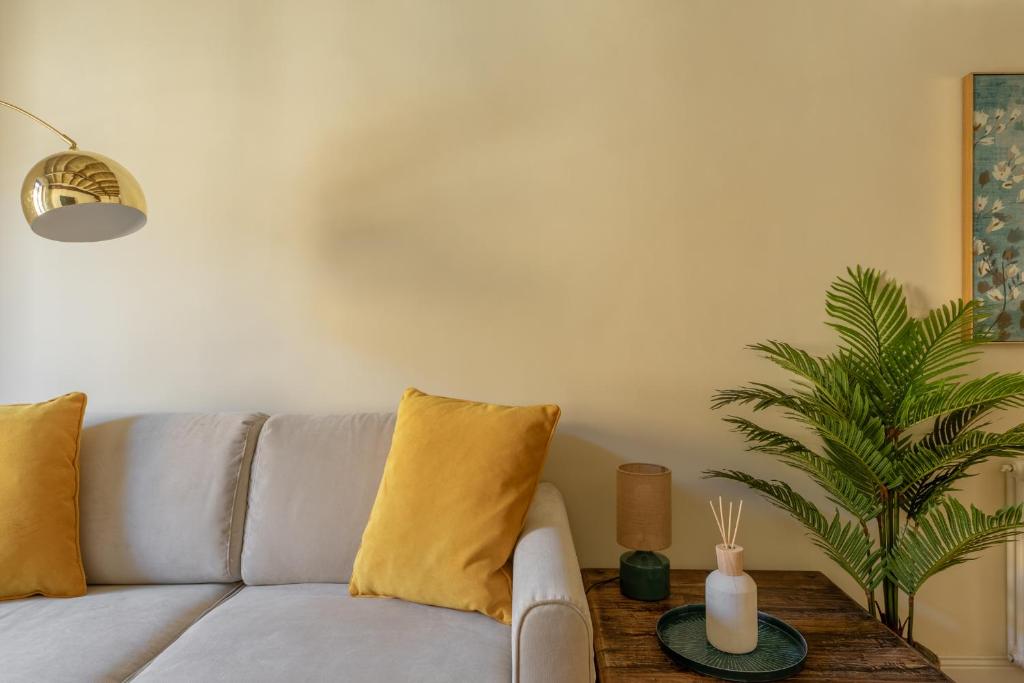 A seating area at iFlat The Heart of Monti