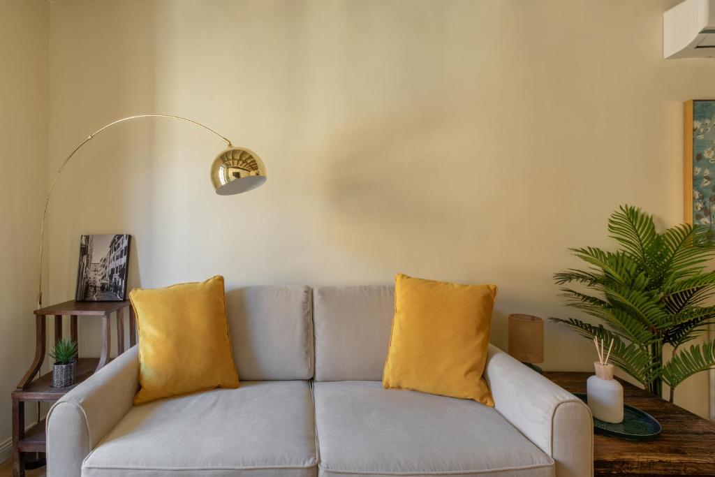 A seating area at iFlat The Heart of Monti