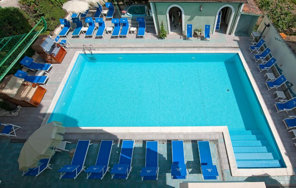 Bazén v ubytování Hotel Gabriella nebo v jeho okolí
