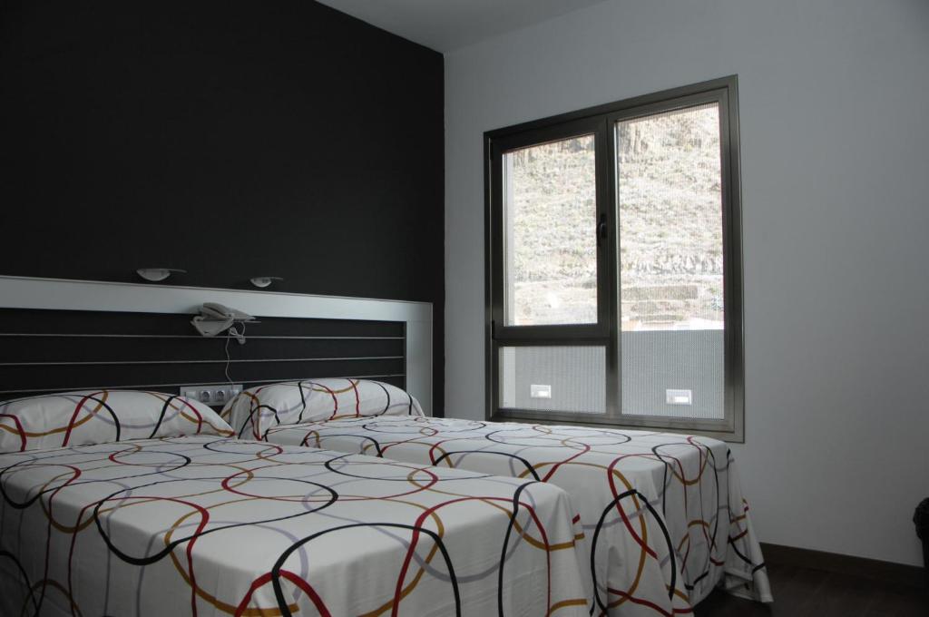 a bedroom with a bed and a window at Hotel La Colombina in San Sebastián de la Gomera