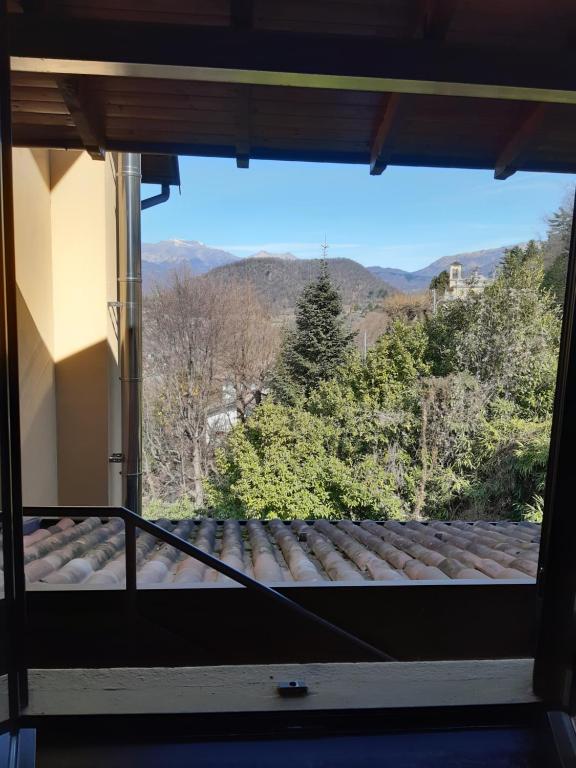 Nespecifikovaný výhled na hory nebo výhled na hory při pohledu z hotelu