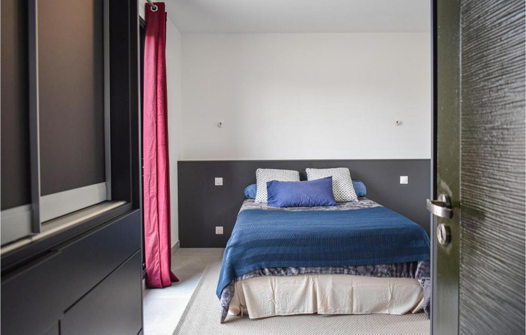 Posteľ alebo postele v izbe v ubytovaní Stunning Apartment In Lantic With Wifi