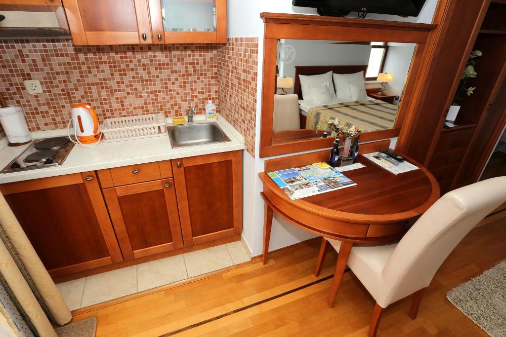 Kuchnia lub aneks kuchenny w obiekcie Villa Ivana B&B