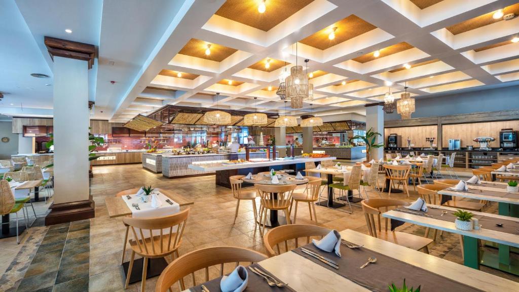 an image of a restaurant with tables and chairs at Fuerteventura Princess in Playa Jandia