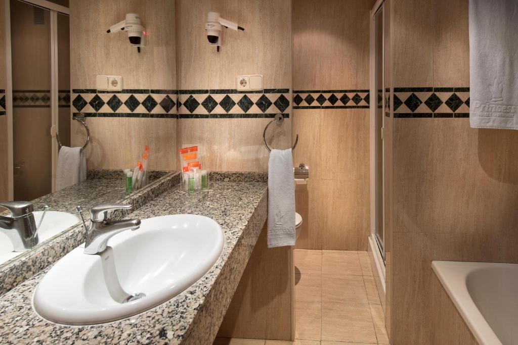 a bathroom with a sink and a shower at Mogan Princess & Beach Club in Taurito