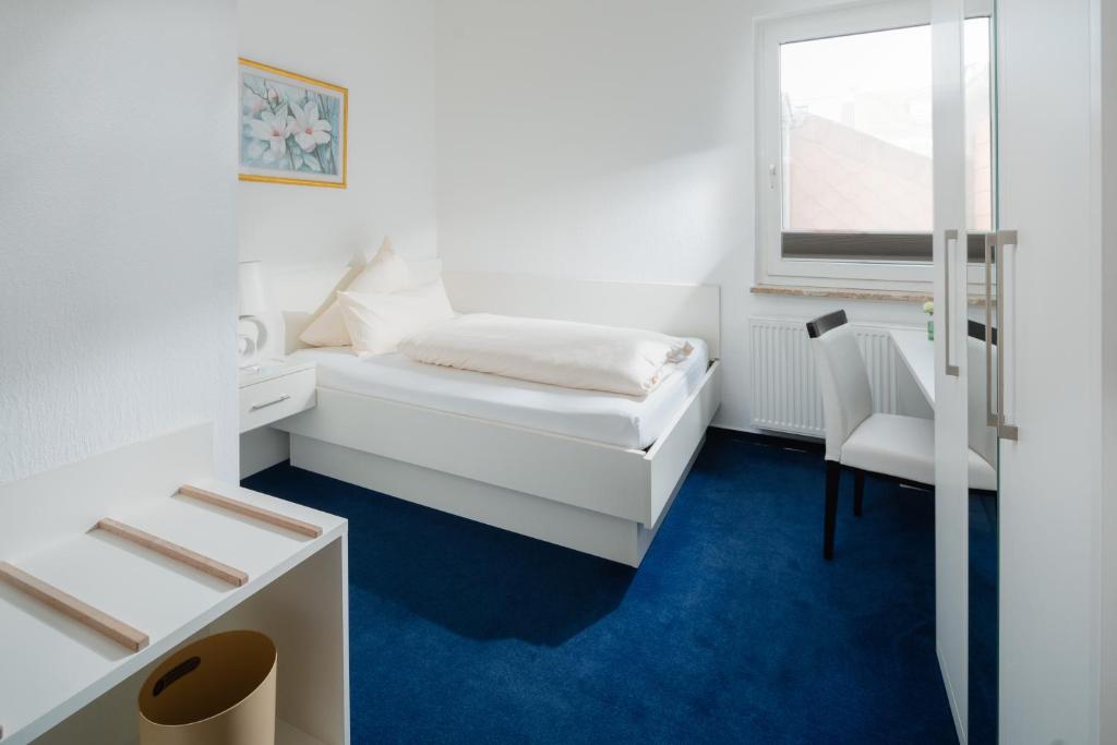 Postel nebo postele na pokoji v ubytování Hotel am Denkmal Norderney