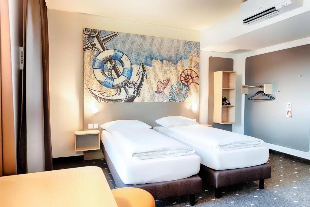 Postel nebo postele na pokoji v ubytování B&B Hotel Emden