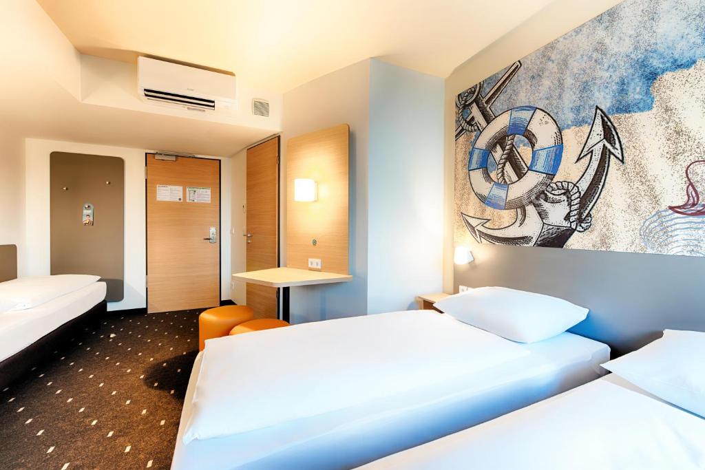 Postel nebo postele na pokoji v ubytování B&B Hotel Emden