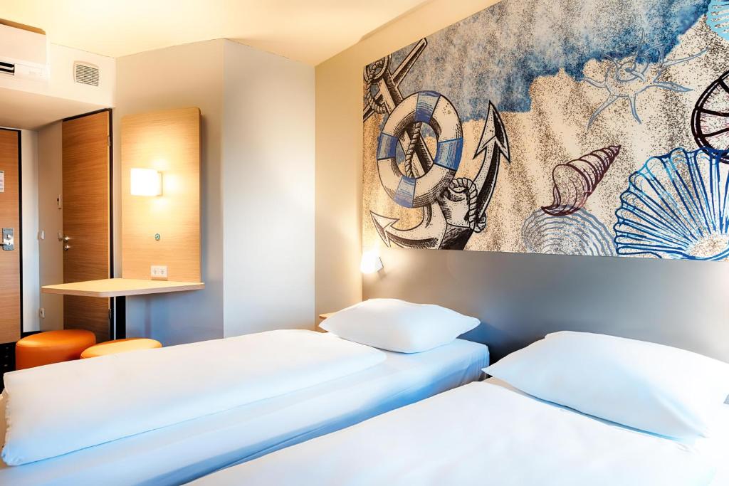 Postel nebo postele na pokoji v ubytování B&B Hotel Emden