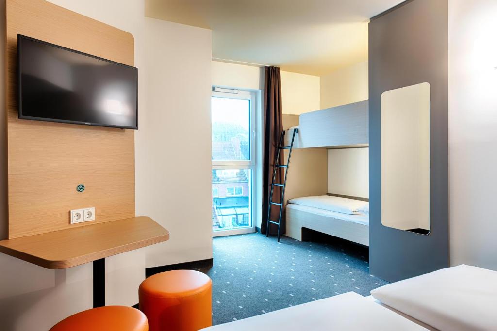 Postel nebo postele na pokoji v ubytování B&B Hotel Emden