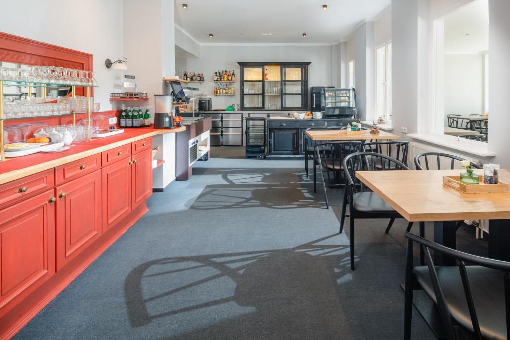 Kuchyň nebo kuchyňský kout v ubytování Hotel am Denkmal Norderney