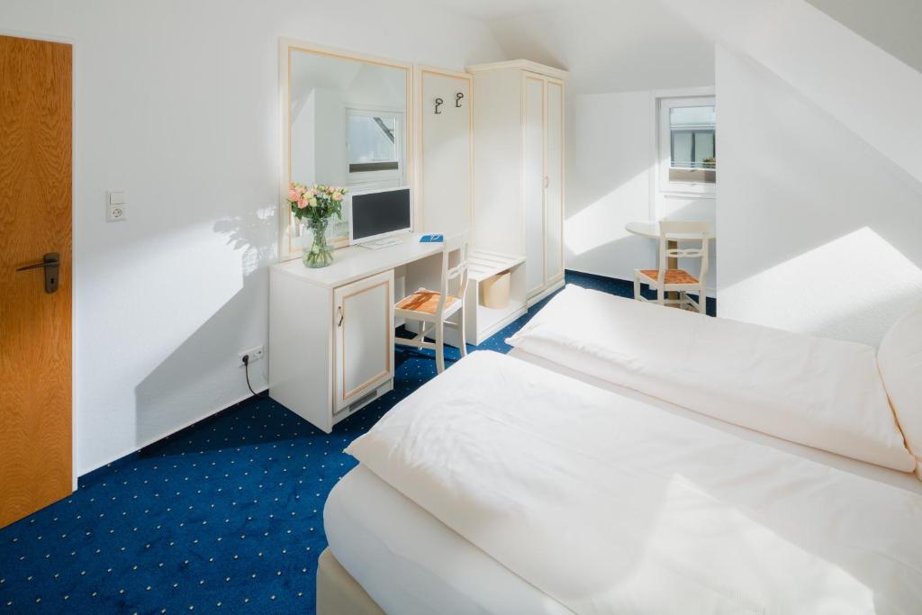 Postel nebo postele na pokoji v ubytování Hotel am Denkmal Norderney