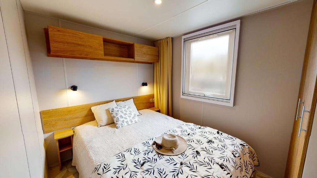 Postel nebo postele na pokoji v ubytování Camping Officiel Siblu Les Sables du Midi
