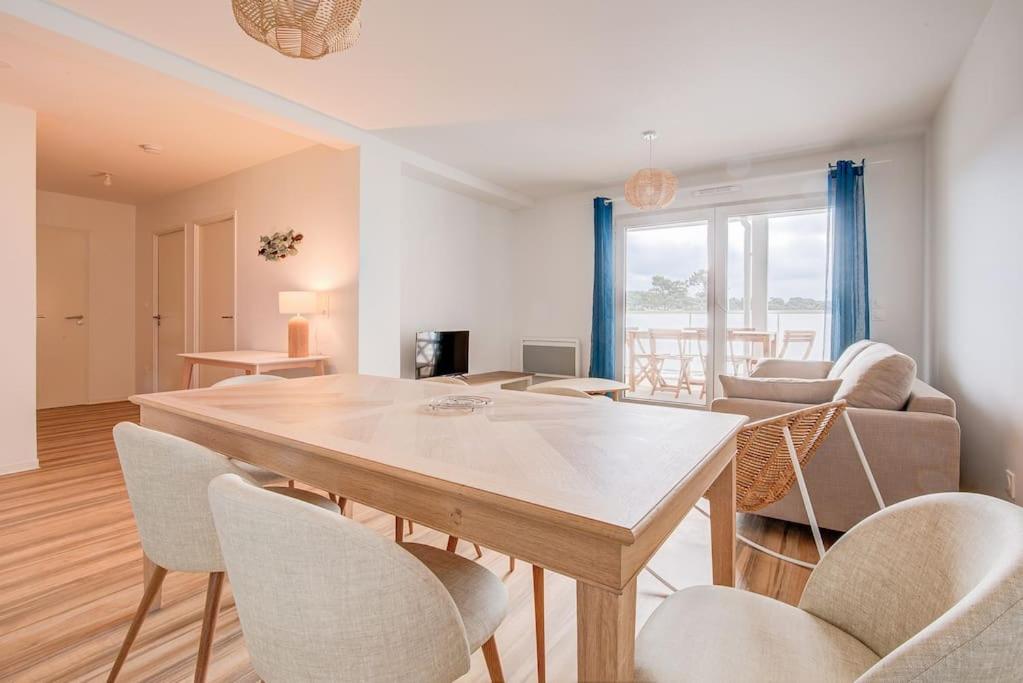 Televízia a/alebo spoločenská miestnosť v ubytovaní Très belle appartement haut standing