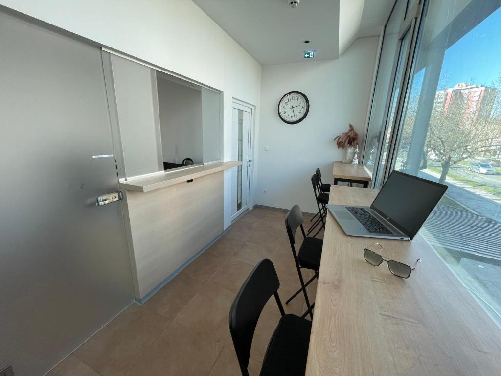 TV a/nebo společenská místnost v ubytování Sleep&Go Hostel Ljubljana