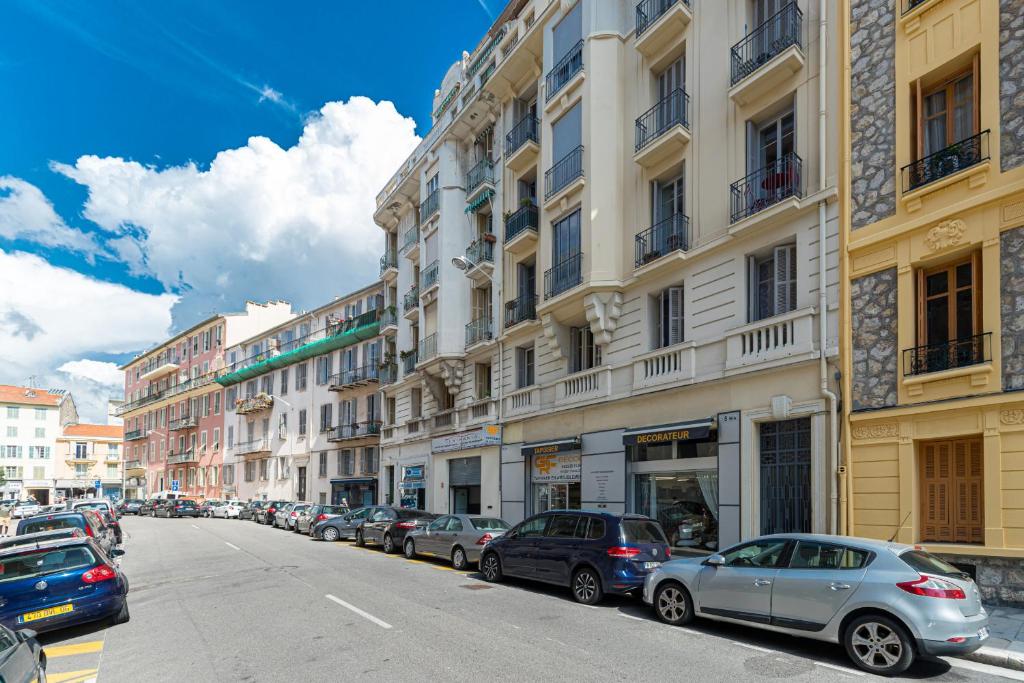 BH - CHARMANT 3 PIECES - Place Garibaldi 4 Personne, Nice – Updated 2023  Prices