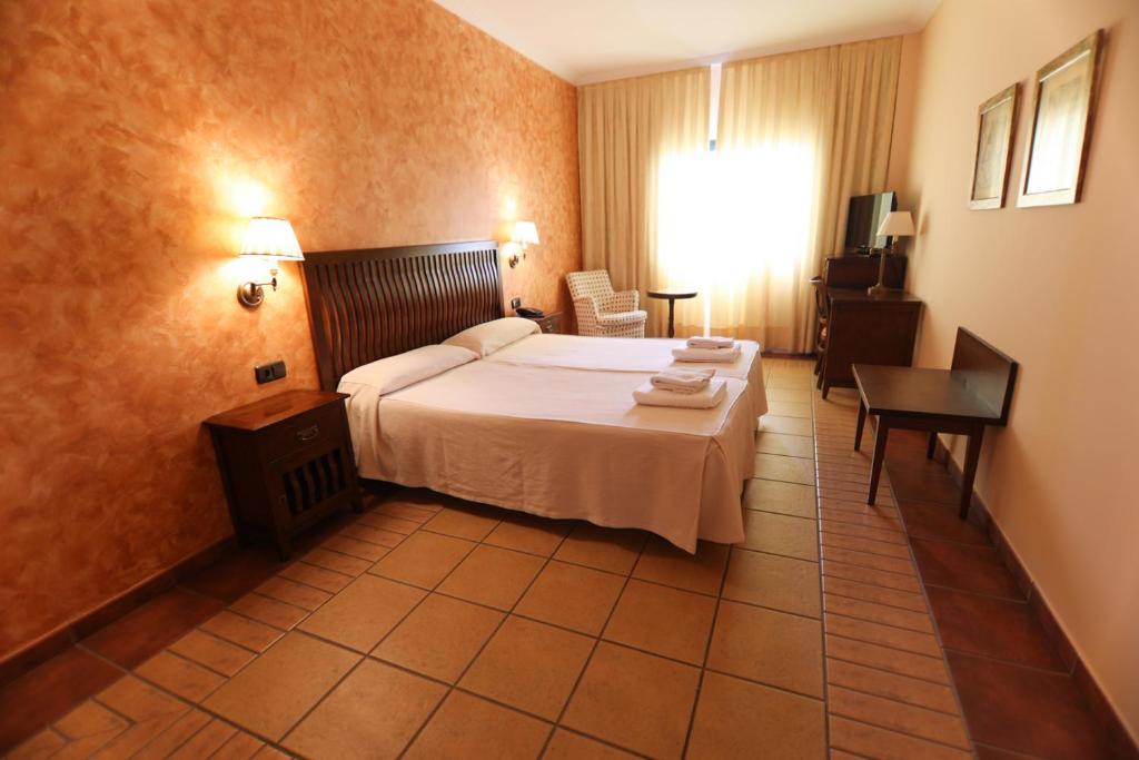 A bed or beds in a room at Hospedium Hotel Doña Mafalda de Castilla