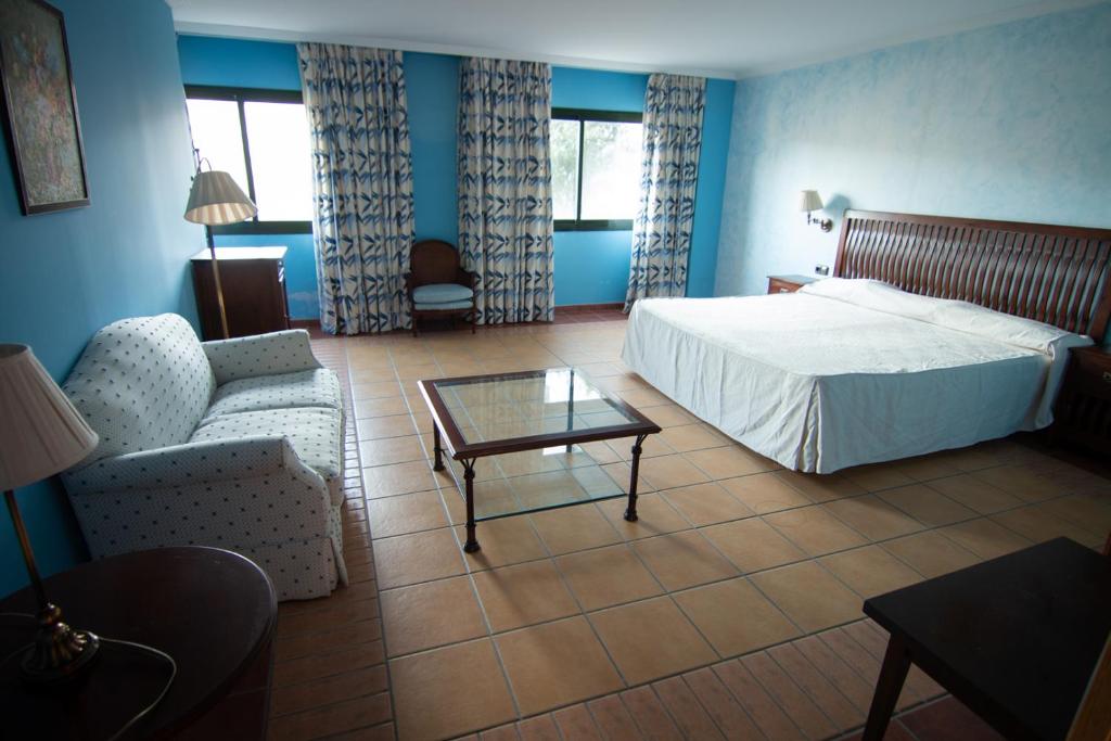 A bed or beds in a room at Hospedium Hotel Doña Mafalda de Castilla