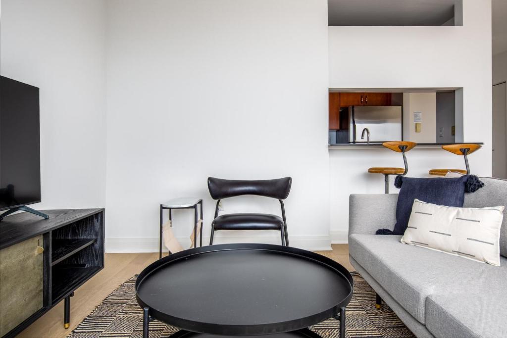 رزرو هتل و هاستل، Murray Hill 1BR w Gym Doorman Pool Rooftop NYC-585, رزرو هتل و هتل آپارتمان