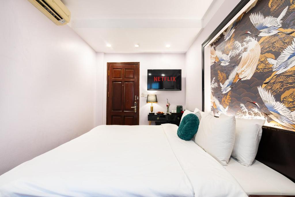 Postel nebo postele na pokoji v ubytování Hanoi Memory Premier Hotel & Spa