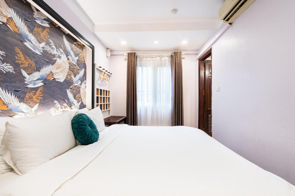 Postel nebo postele na pokoji v ubytování Hanoi Memory Premier Hotel & Spa