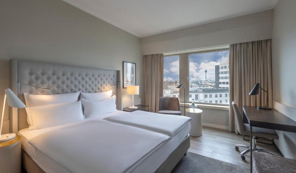 Clayton Hotel Düsseldorf City Centre - Resim 2