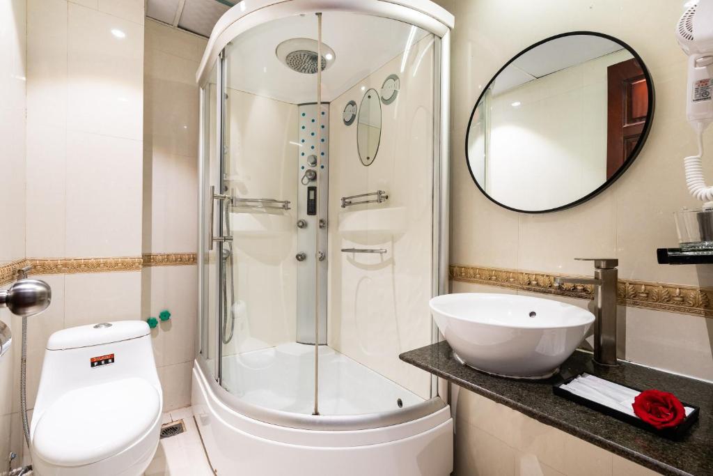 Koupelna v ubytování Hanoi Memory Premier Hotel & Spa