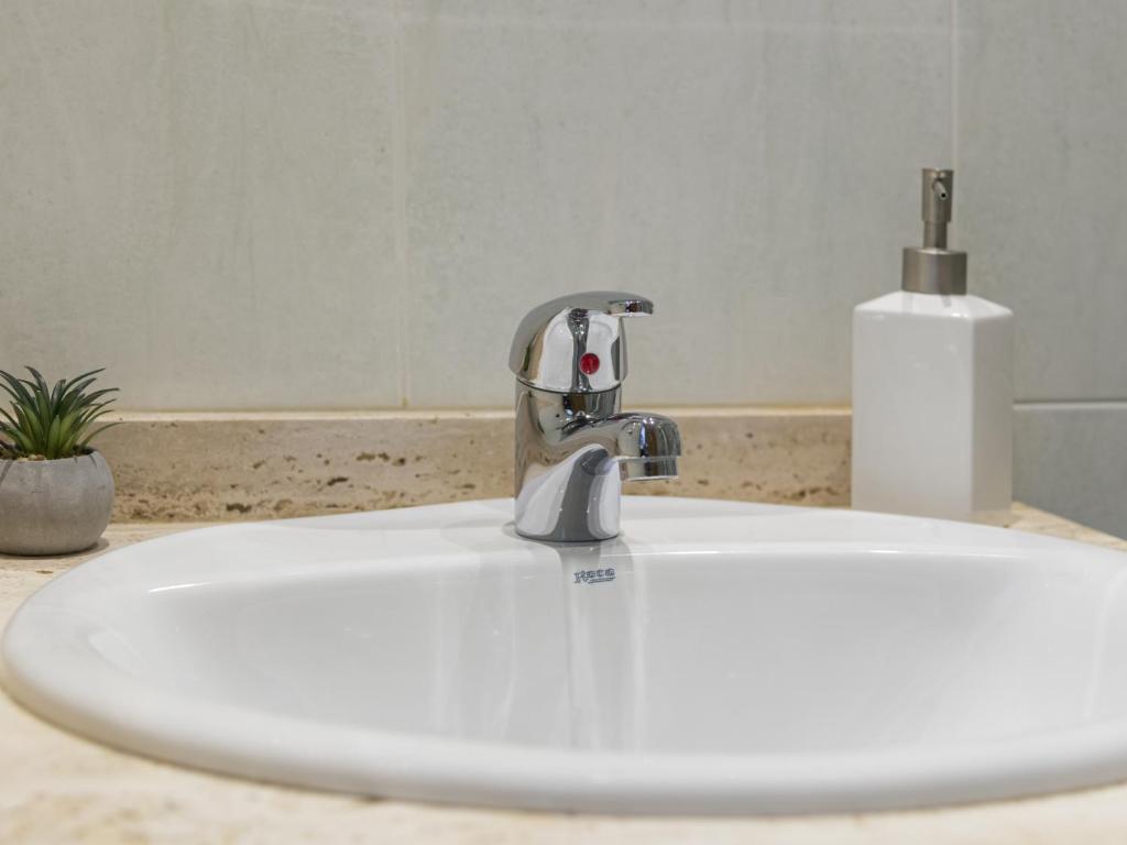 A bathroom at Hostal ALBA Lugo