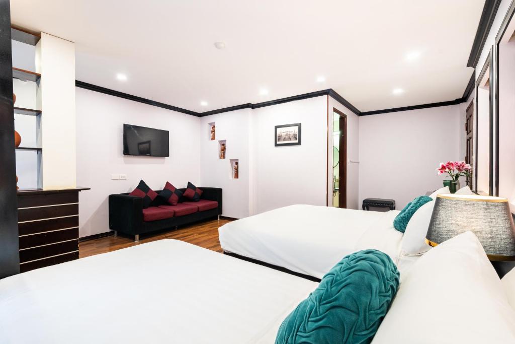 Postel nebo postele na pokoji v ubytování Hanoi Memory Premier Hotel & Spa