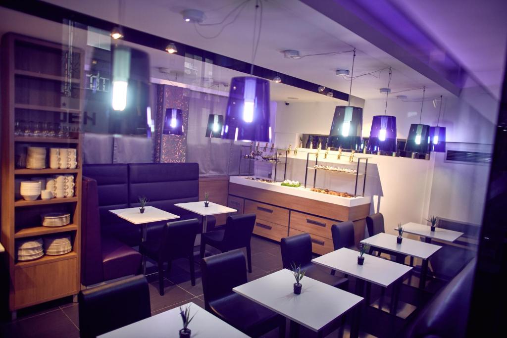 Hotel Srbija Garden-FREE PARKING - Resim 40