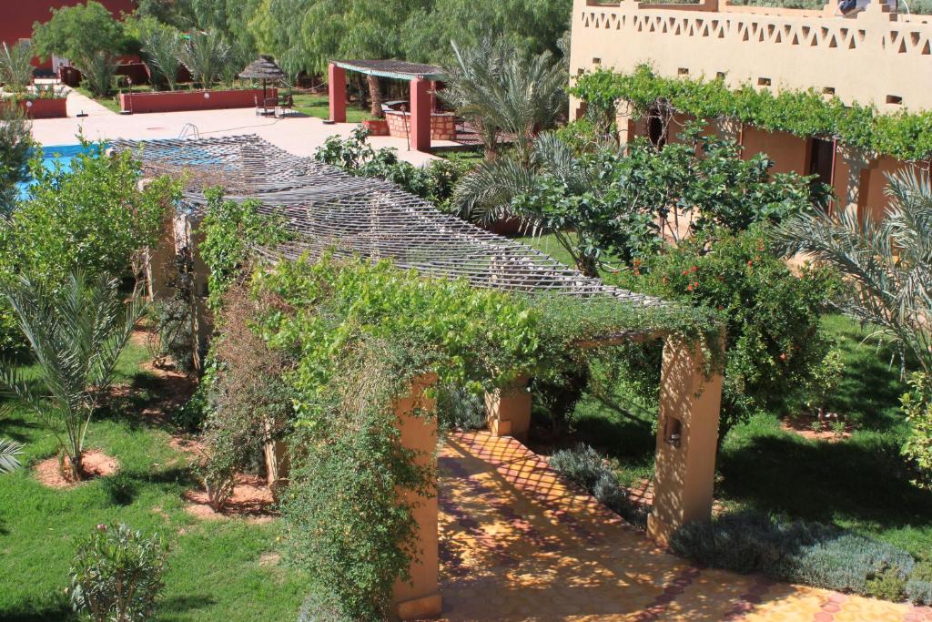 Zahrada ubytování Auberge Tinit