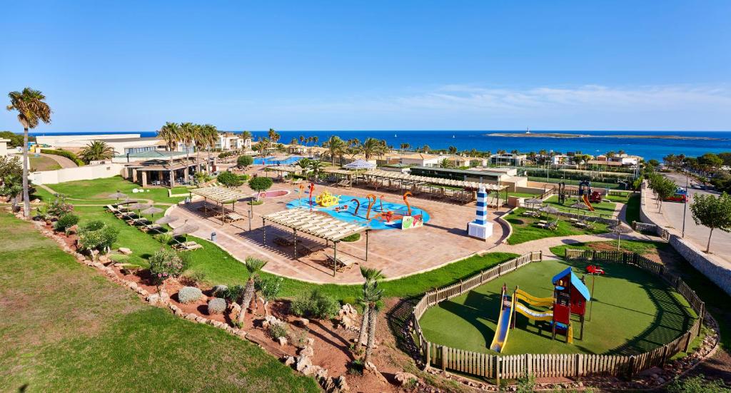 Bazén v ubytování Insotel Punta Prima Resort nebo v jeho okolí