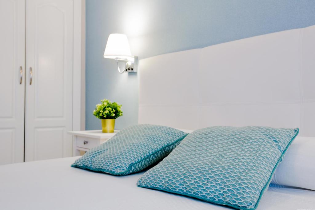 A bed or beds in a room at 504 Los Angeles Moderno con Vista al Océano
