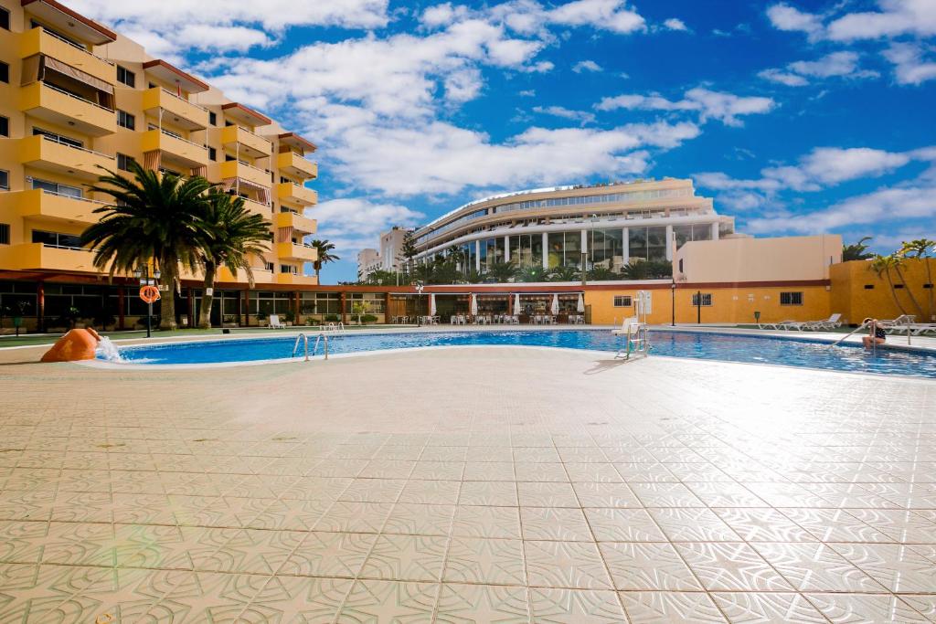 The swimming pool at or close to 504 Los Angeles Moderno con Vista al Océano