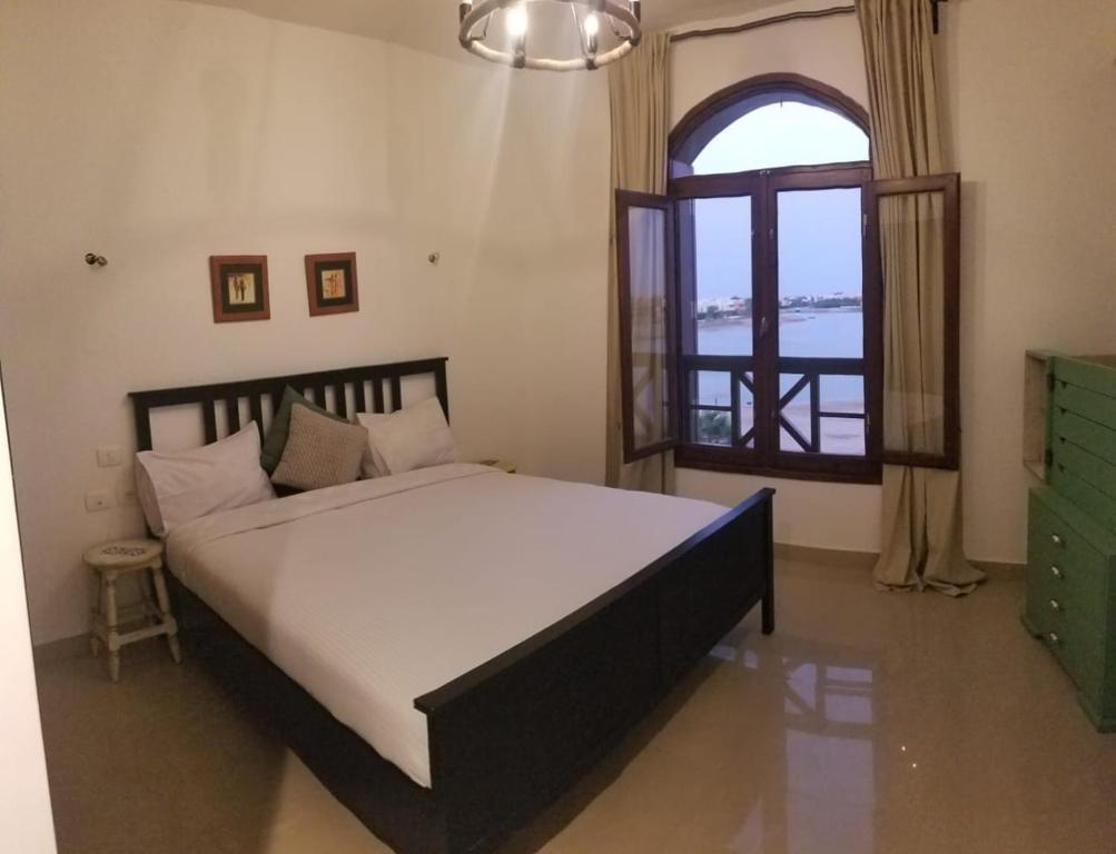 Postel nebo postele na pokoji v ubytování Babel Apartments el gouna