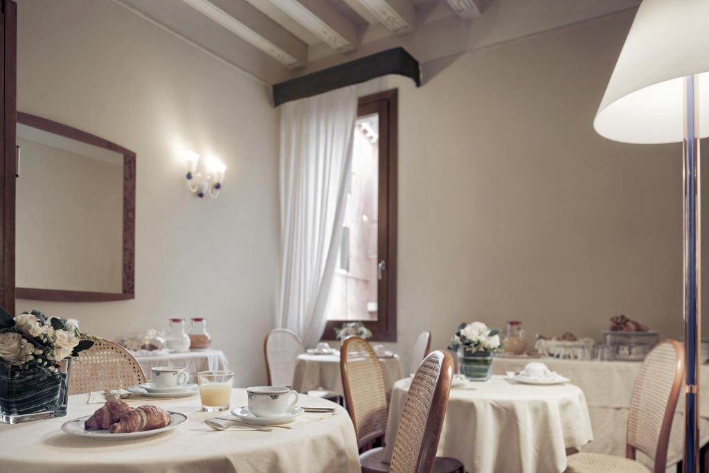 Restauracja lub miejsce do jedzenia w obiekcie Ca' Del Campo