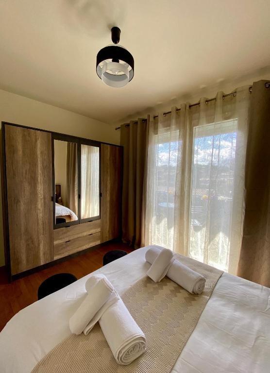 Maison face à la cité - 1