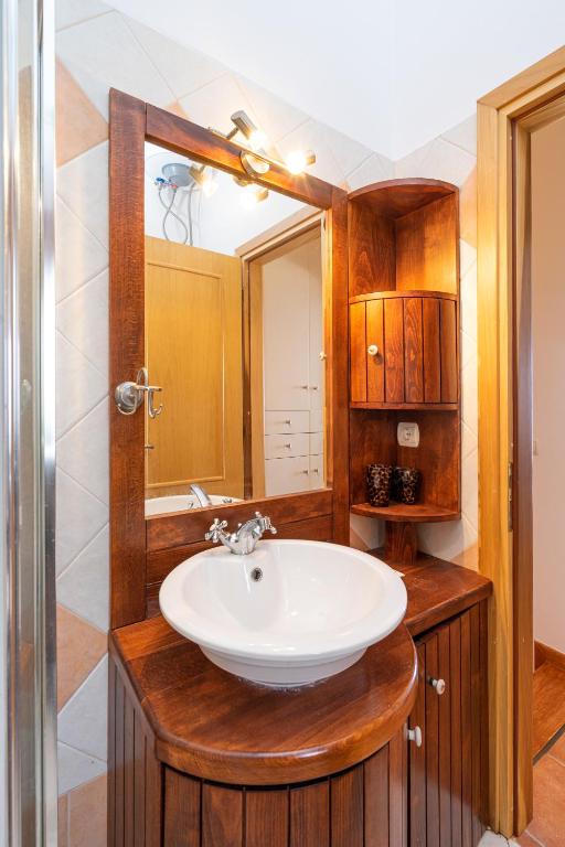 Koupelna v ubytování Maisonette in Roussa Ekklisia