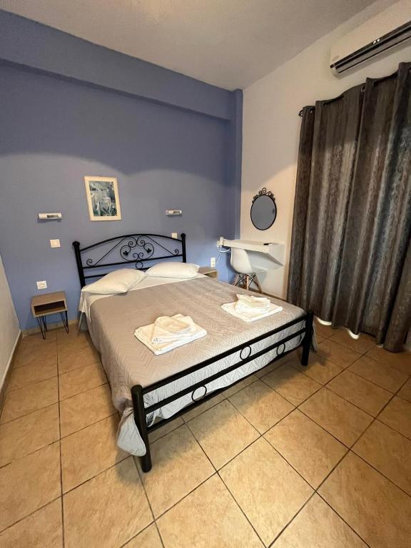 Uma cama ou camas num quarto em Stella Nomikou Apartments