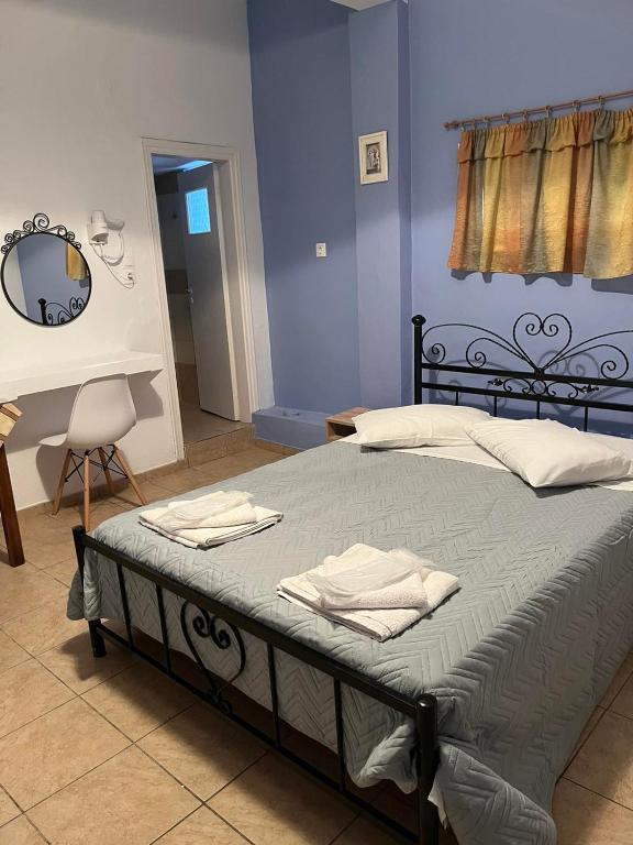 Uma cama ou camas num quarto em Stella Nomikou Apartments