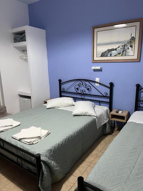 Uma cama ou camas num quarto em Stella Nomikou Apartments