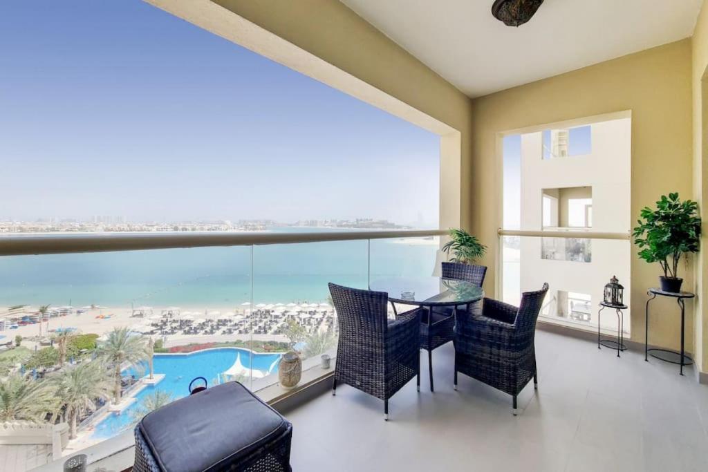 Balkón nebo terasa v ubytování Al Haseer, Shoreline 7, Palm - Elegant One Bedroom