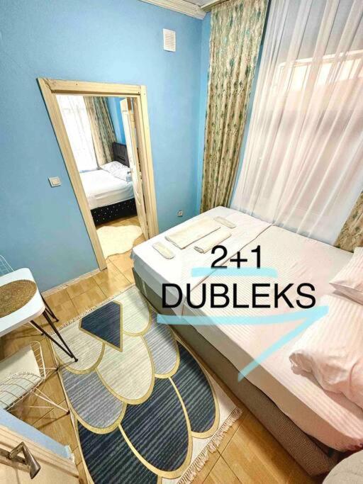 Postel nebo postele na pokoji v ubytování İstanbulun merkezinde,şık,büyük 2+1 dubleks daire