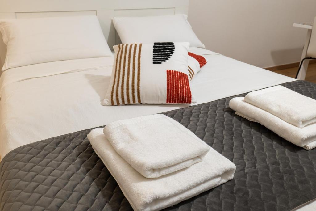 A bed or beds in a room at Sweet Home