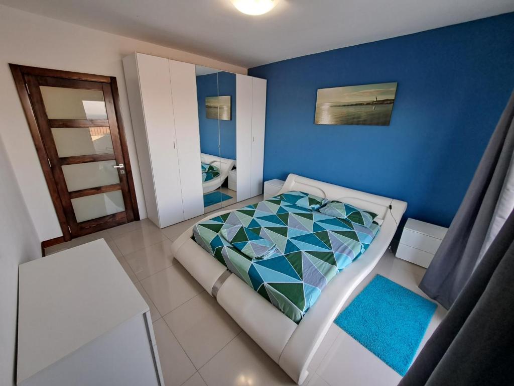 מיטה או מיטות בחדר ב-Sea view penthouse