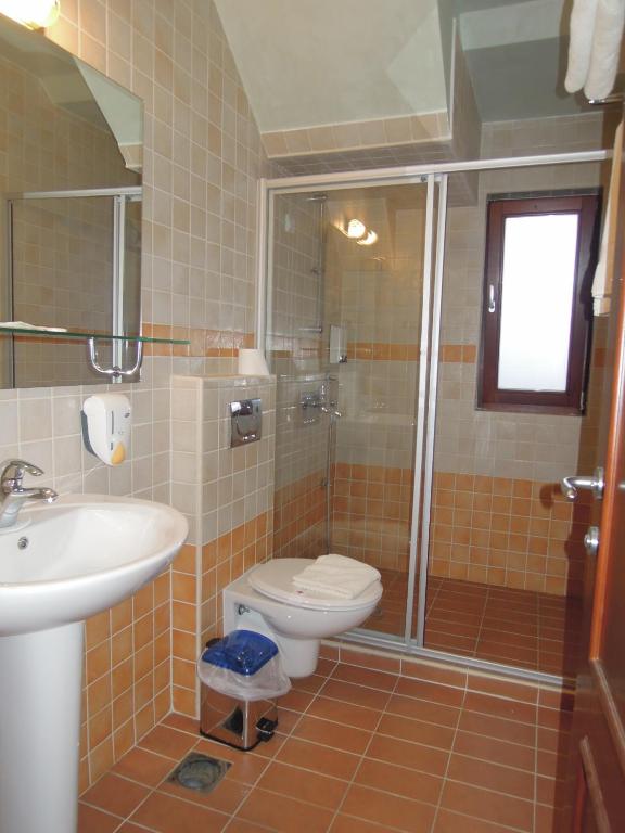 Koupelna v ubytování Hotel Sucevic Garni